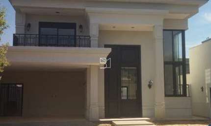 Casa Térrea , 1 Suite no Térreo 3 Suites no Piso de Cima, Lavanderia, Piscina