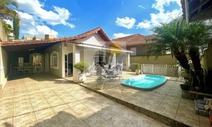 Casa com 3 quartos à venda na Rua Edéia, Granja Viana, Carapicuíba, 131 m2 por R$ 990.000