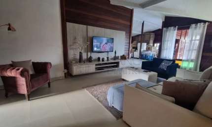 Casa à venda de 660m² | 04 dormitórios, sendo 02 suítes e 04 vagas de garagem | Cond. Alpes de Guararema - Jardim Itapema | Guararema |