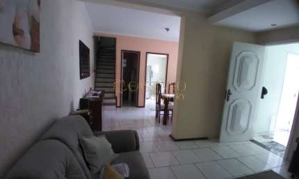 Sobrado à venda de 210m² | 04 dormitórios, sendo 01 suíte e 03 vagas de garagem | Jardim das Indústrias - São José dos Campos |