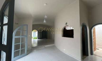 Casa térrea à venda de 157m² | 05 dormitórios, sendo 01 suíte e 03 vagas de garagem | Centro - São José dos Campos |