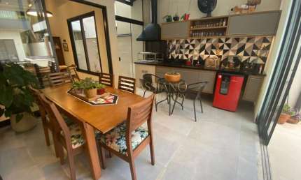Casa á venda de 339m² | 3 dormitórios sendo 3 suítes | Cond. Altos da Serra VI/ Urbanova - São José dos Campos