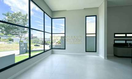 Casa térrea à venda de 235m² | 03 Dormitórios sendo 03 Suítes e 04 vagas de garagem | Condomínio Mônaco - Urbanova