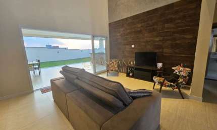 Casa à venda de 385 m² | 04 dorms sendo 02 suítes, 03 banheiros e 04 vagas de garagem | Ecopark Bourbon - Parque Residencial Maria Elmira | Caçapava |