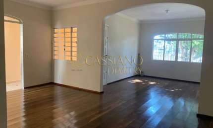 Casa térrea à venda de 150m² | 04 dormitórios, sendo 01 suíte e 02 vagas de garagem | Jardim das Industrias - São José dos Campos |