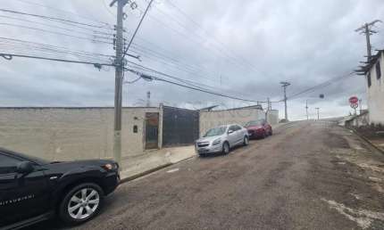 Galpão à venda de 341m² | 03 banheiros e 05 vagas de garagem | Vila São Bento - São José dos Campos |