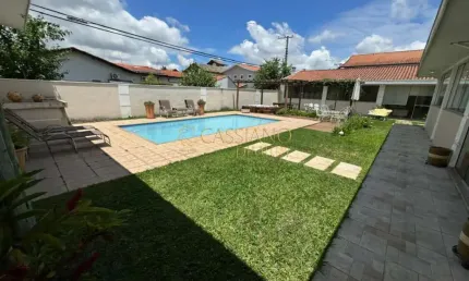 Sobrado à venda de 543,73m² | 05 dormitórios, sendo 03 suítes e 03 vagas de garagem | Condomínio Jardim das Colinas - Jardim das Colinas | São José dos Campos |