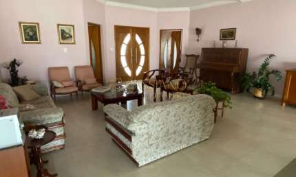 Sobrado à venda de 334,35m² | 05 dormitórios, sendo 01 suíte e 04 vagas de garagem | Condomínio Santa Helena - Caçapava |