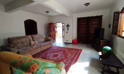 Sobrado com edícula à venda de 327m² | 04 dormitórios, 02 suítes e 04 vagas de garagem | Jardim das Indústrias - São José dos Campos |