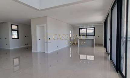 Casa à Venda de 435m² | 05 dormitórios sendo 02 suítes e 04 vagas de garagem | Condomínio Alphaville I - Urbanova