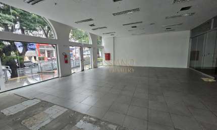 Loja comercial para venda e locação de 521m² | 04 banheiros e 18 vagas de garagem | Condomínio Profissional Center - Jardim São Dimas | São José dos Campos |