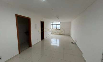 Sala comercial para venda e locação de 43,59m² | 02 banheiros e 01 vaga de garagem | Edifício Osvaldo Cruz - Centro | São José dos Campos |