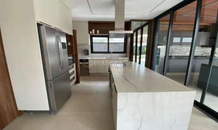 Sobrado à venda de 645,70m² | 04 dormitórios, sendo todos suítes e 04 vagas de garagem | Condomínio Mirante do Vale - Jacareí |
