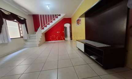 Sobrado à venda de 170m² | 03 dormitórios, sendo 01 suíte e 02 vagas de garagem | Bosque dos Ipês - São José dos Campos |