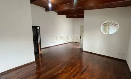 Casa térrea à venda de 167m² | 02 dormitórios, sendo suítes e 05 vagas de garagem | Jardim Satélite - São José dos Campos |