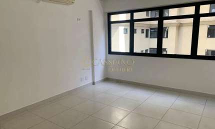 Ótima localização, sala comercial com 34 m², banheiro.