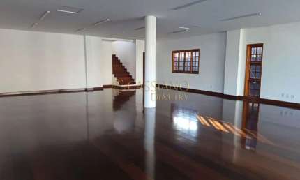 Casa/Sobrado comercial para locação de 384,83m² | 05 dormitórios, sendo todos suítes e 04 vagas de garagem | Jardim Esplanada - São José dos Campos |