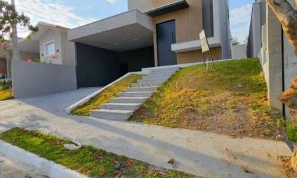 Casa à venda de 148m² | 03 dormitórios, sendo 01 suíte e 02 vagas de garagem | Condomínio Reserva do Vale - Caçapava |