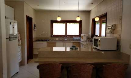 Casa Assobradada à venda de 235m² | 04 dormitórios, sendo suítes e 04 vagas de garagem |  Portal da Olaria - São Sebastião |