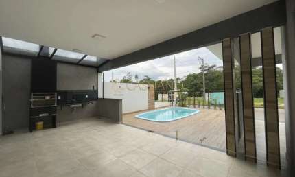 Casa térrea à venda de 146m² | 03 dormitórios, sendo 01 suíte e 04 vagas de garagem | Condomínio Terras do Vale - Caçapava |