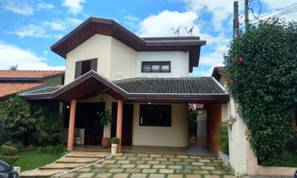 Sobrado à venda de 250m² | 03 dormitórios, sendo 01 suíte e 04 vagas de garagem | Condomínio Portal da Mata - Jardim Maria Cândida | Caçapava |