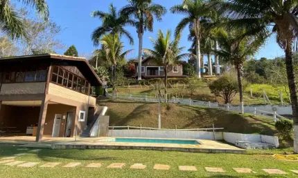 Chácara à venda de 272m² | 03 dormitórios, sendo 01 suíte e 08 vagas de garagem | condomínio village alpino - freitas | são josé dos campos |