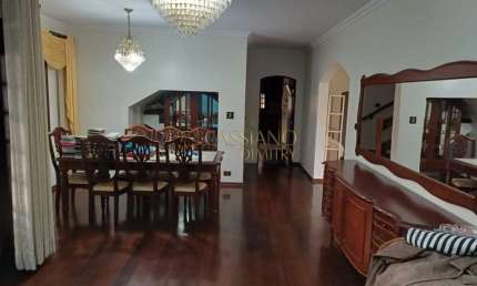 Sobrado à venda de 310m² | 03 dormitórios, sendo 2 suítes e 04 vagas de garagem | Jardim das Industrias | São José dos Campos |
