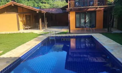 Casa à venda de 250m² | 04 dormitórios, sendo suítes e 10 vagas de garagem | Sertão do Camburi | São Sebastião |