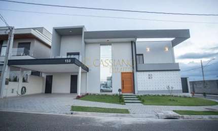 Sobrado à venda de 311m² | 03 dormitório, sendo suítes e 02 vagas de garagem | Condomínio Reserva Rudá - Loteamento Floresta | São José dos Campos |