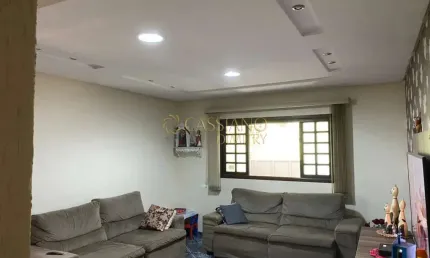 Sobrado à venda de 150m² | 03 dormitórios, sendo 01 suíte e 02 vagas de garagem | Jardim Altos de Santana - São José dos Campos |