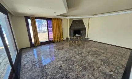 Casa térrea comercial à venda de 450m² | 04 banheiros e 06 vagas de garagem | Jardim Esplanada - São José dos Campos |