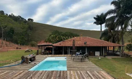 Casa à venda de 75m² | 02 dormitórios, 01 banheiro e 04 vagas de garagem | Bairro dos Freitas - São José dos Campos |