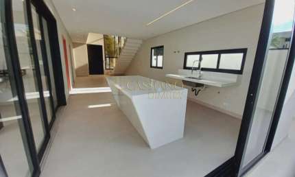 Casa à venda de 200m² | 04 dormitórios, sendo 01 suíte e 04 vagas de garagem | Condominío Residencial Malibu - Residencial Colinas | Caçapava |