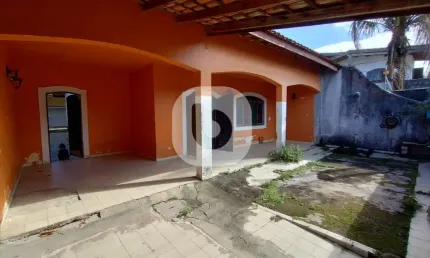 Casa com 4 Quartos,com edícula - 600 metros da Praia
