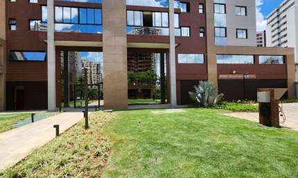-Apto 4 Quartos, 2 suítes, 2 semi suítes, sala ampla, vista livre, 3 vagas de garagem, lazer completo, frente praça