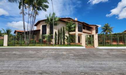 -Casa estilo colonial 5 quartos sendo 3 suítes melhor quadra do park way sala pé direito duplo área de lazer, piscina, churrasqueira imóvel muito confortável e agradável.