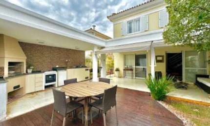 Casa à venda na Alameda Ibérica, 285, Alphaville, Barueri