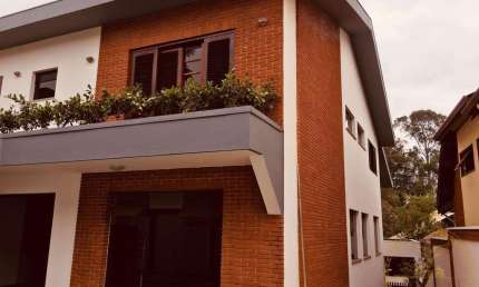 Casa Alto Padrão para Locação em Santana de Parnaíba, Alphaville, 4 dormitórios, 2 suítes, 6 vagas