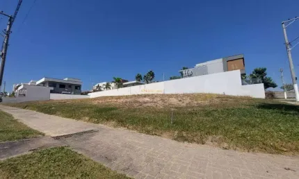VENDA - LOTE - 450m2 - CONDOMÍNIO FECHADO - ÓTIMA LOCALIZAÇÃO
