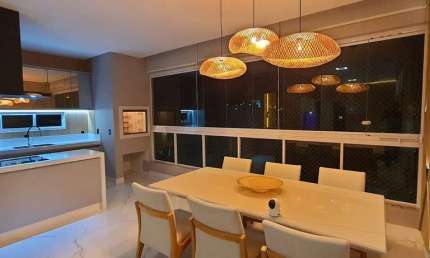 Apartamento muito bem Mobiliado de 3 Dormitórios, sendo uma Suíte, Garagem para