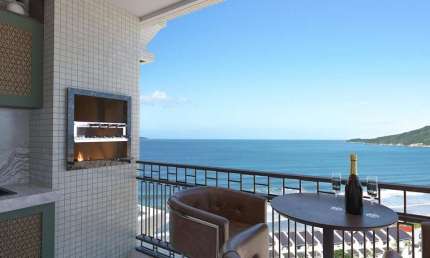 Apartamento com vista panorâmica para a praia de Mariscal.