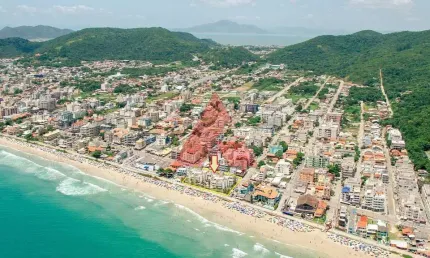 ✨ EXCLUSIVIDADE EM BOMBAS - 3 Suítes, Frente Mar e infraestrutura completa!
