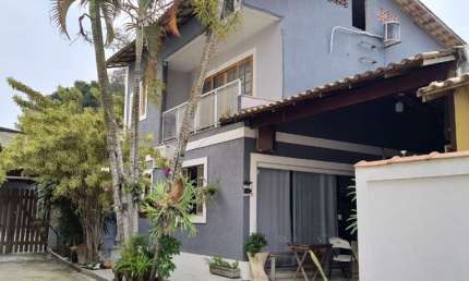 Excelente Casa 3 quartos /1 suíte e closet , com 2 vagas de garagem no Trevo de Maria Paula