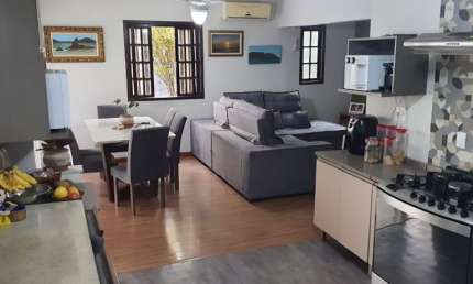 Excelente Casa 3 quartos /1 suíte e closet , com 2 vagas de garagem no Trevo de Maria Paula