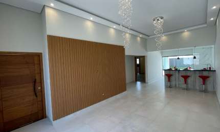 CASA TÉRREA  COM 3 QUARTOS, PISCINA E 3 VAGAS.BRAGANÇA PAULISTA - SP.