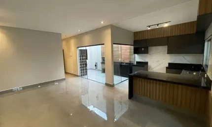 VENDO CASA TÉRREA COM 3 QUARTOS (1 SUÍTE) EM BRAGANÇA PTA-SP.