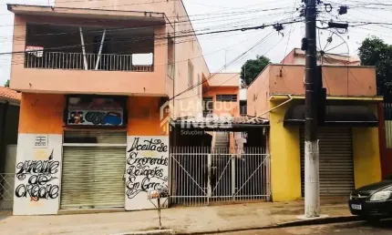 Casa à venda com pontos comerciais, na Avenida Samuel Martins, Jundiaí, SP