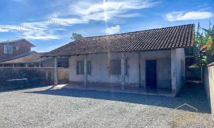 Casa com 3 quartos próximo do mar em Balneário Barra do Sul - Salinas