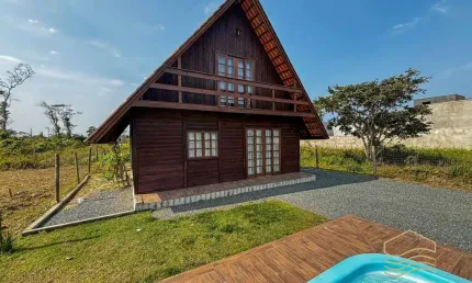 Casa Chalé com piscina em Balneário Barra do Sul - bairro Salinas