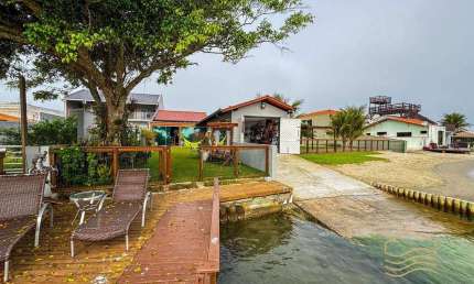 Casa Fundos Lagoa em Balneário Barra do Sul - Centro